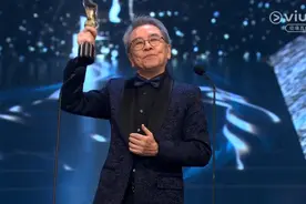 姜大卫夺最佳男配！笑指与秦沛都得靠弟弟尔冬升，送奖示爱李琳琳图片
