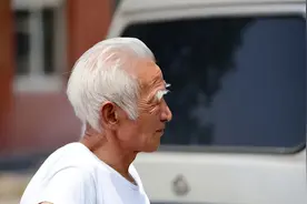 寿命长不长，头发先知？70岁后，白发少的人活得更久？告诉你答案图片