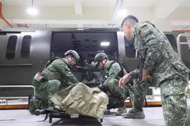 台海紧绷台军压力大？栗正杰曝士兵忙着“洗黄油”：恐影响募兵图片