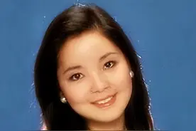 95年邓丽君突然病逝，母亲赵素桂却平静地说了句：丽君走得是时候图片