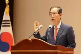 韩德洙，代行总统职务图片