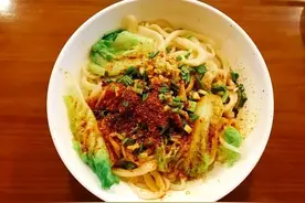 走遍全国，为什么只有陕西的油泼辣子香而不辣，回味无穷呢？图片