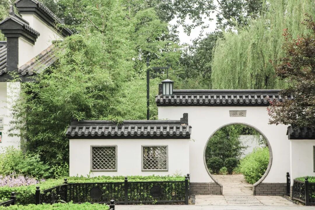 月洞门里过中秋:一扇圆门里的中国浪漫 月洞门里过中秋:一扇圆门里的中国浪漫