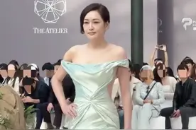 濮院这夜，被56岁孟广美惊艳，性感丰满力压陈法蓉，曾4年被骗5亿图片