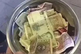 表情包：在讨饭图片