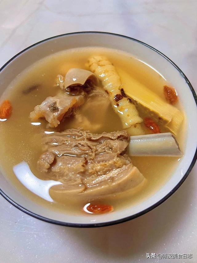 羊肉可以和灵芝石斛竹蔗花胶煲汤吗 2026年花胶灵芝石斛可以一起炖吗
