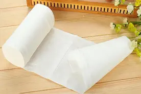 厕纸要丢马桶里还是直接冲走呢？很多人都做错了，看完别再犯傻！图片