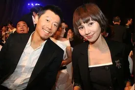 “夏雨搂肩袁泉”，高圆圆放手后，他们幸福15年图片