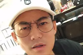 苏醒暴揍李炜10年后，如今再看两人的处境，究竟谁才是赢家？图片