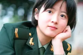 新式军服的出现，成为大家关注的焦点图片