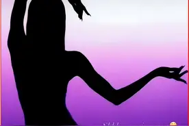Lisa疯马秀首秀曝光，全身仅留一丝遮羞布，男友携家人到场捧场图片