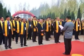 一家族流落海外367年，回中国认祖归宗，拿出族谱：我们是中国人图片