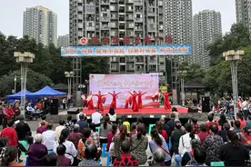 魔术、杂技、歌伴舞……九龙坡区中秋国庆送演出进基层获群众连连点赞图片