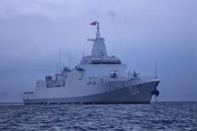 052D后续舰不搞了？055直接和054B搭档，成为中国海军新一代核心?图片