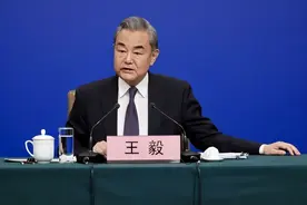 王毅外长访问日本，当面对石破茂摊牌，就台湾问题提出一个要求图片