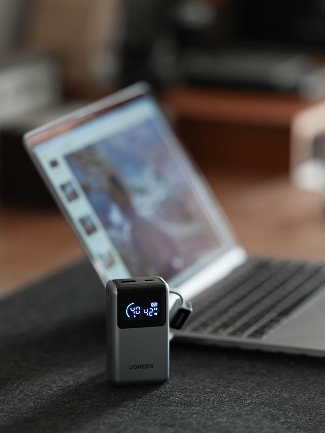 可上飞机！这才是我想要的便携充电宝，自带快充线55W快充