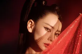 李承铉首晒与儿女合照，lucky钢琴手好漂亮，2岁儿子长得很壮实图片