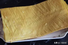 买油豆皮，先别看油豆皮的大小，教您一招，好的油豆皮一挑一个准图片