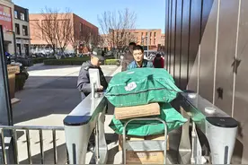 简化进门流程 提供专属自行车 提供休息场所 社区物业畅通骑手“最后100米”图片