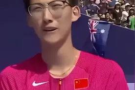 110米栏黄种人又来了！刘翔的飞跃重现，师弟徐卓一冲冠军图片