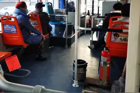 公交车上遇尴尬😅你中了几个？看看网友们的各种奇葩遭遇😄图片