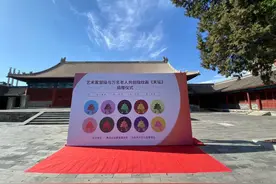 艺术家与万名老人指纹绘制祈年殿捐赠天坛公园图片