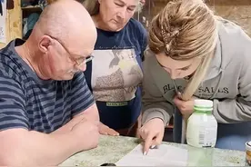 贝加尔阿楠给俄罗斯岳父盖房子，出钱又出力，这样的女婿谁不喜欢图片