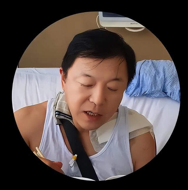 黄渤半月两次骑车摔伤住院，52 岁影帝背后，是相伴 32 年的妻子小欧