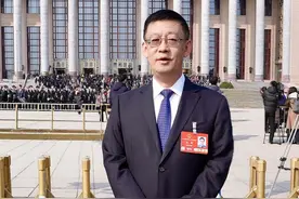 全国人大代表、中国移动四川公司总经理马奎：推进“5G-A×AI×工业互联网”融合应用 加速中小企业“智改数转”图片