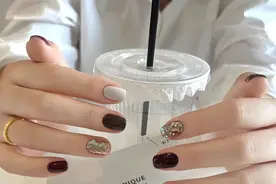 黑黄皮显白高级美甲💅图片