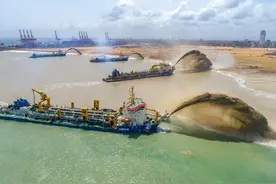 光有人工岛礁和航母还不够，中国在南海布设大型海上平台的建议图片
