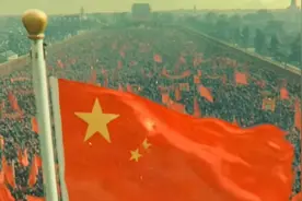国庆必追！央视微短剧 <走，看升旗>，80% 的人看后热泪盈眶图片