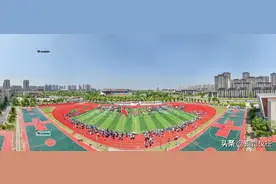2024年仪征市实验小学东区校体育节开幕式入场式图片