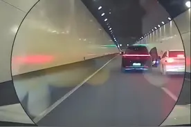太危险！隧道内副驾突然打开车门，疑碰撞邻车，警方回应图片