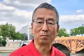 “央视一哥”白岩松被病痛折磨，曾多次想不开，56岁白发满头图片