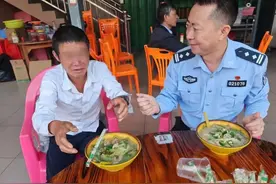 男子流浪23年，终回家！图片