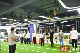 年轻人在夜校“解锁”别样人生图片