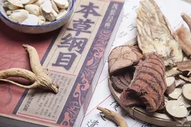 上腹饱胀，消化不良，大便不通，一味中药材就能改善这些症状图片