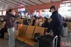 春运已开启：日均遗失二三十件 乘车请注意物品安全图片