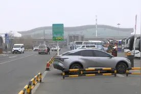 乌鲁木齐国际机场交通优化初见成效图片