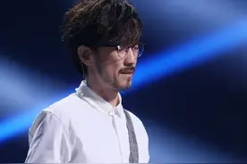 53岁周传雄再度翻红，演唱会万人含泪合唱，网友：孟美岐你看见没图片