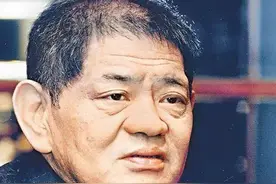 无数美艳女星都是他的床上宾，一张床曾躺10人，为泡妞散尽56亿！图片