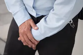 男性当心这些行为！你的蛋蛋很“难受”，严重可能导致不育图片