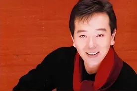 隐婚30年零绯闻，长期吃剩饭菜，一件衣服穿35年，却因直播被骂哭图片