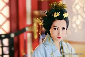 她是绝世美人又淫荡不羁，与哥哥乱伦令人不齿，集美色聪慧于一身图片