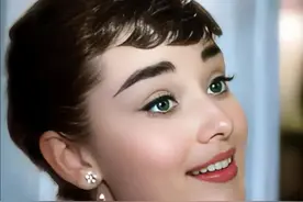 赫本：离世32年，她依然吊打无数女神，是“误入人间的天使”图片