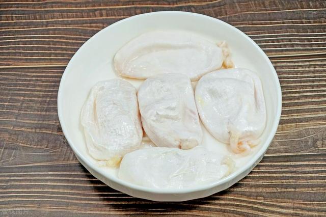 为什么花胶上面有绿色 2026年为什么花胶上面有绿色的点