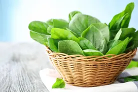 菠菜排骨汤-巨好吃-不油不腻特清新，美味营养还保健图片