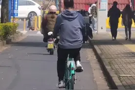 老伴早出晚归我觉得不对劲，偷摸跟踪后，我在菜市场看见了她图片