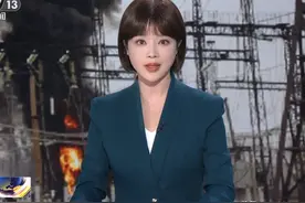 央视主播胡蝶首秀N07版《环球视线》，原女主持竟五个月没出镜了图片